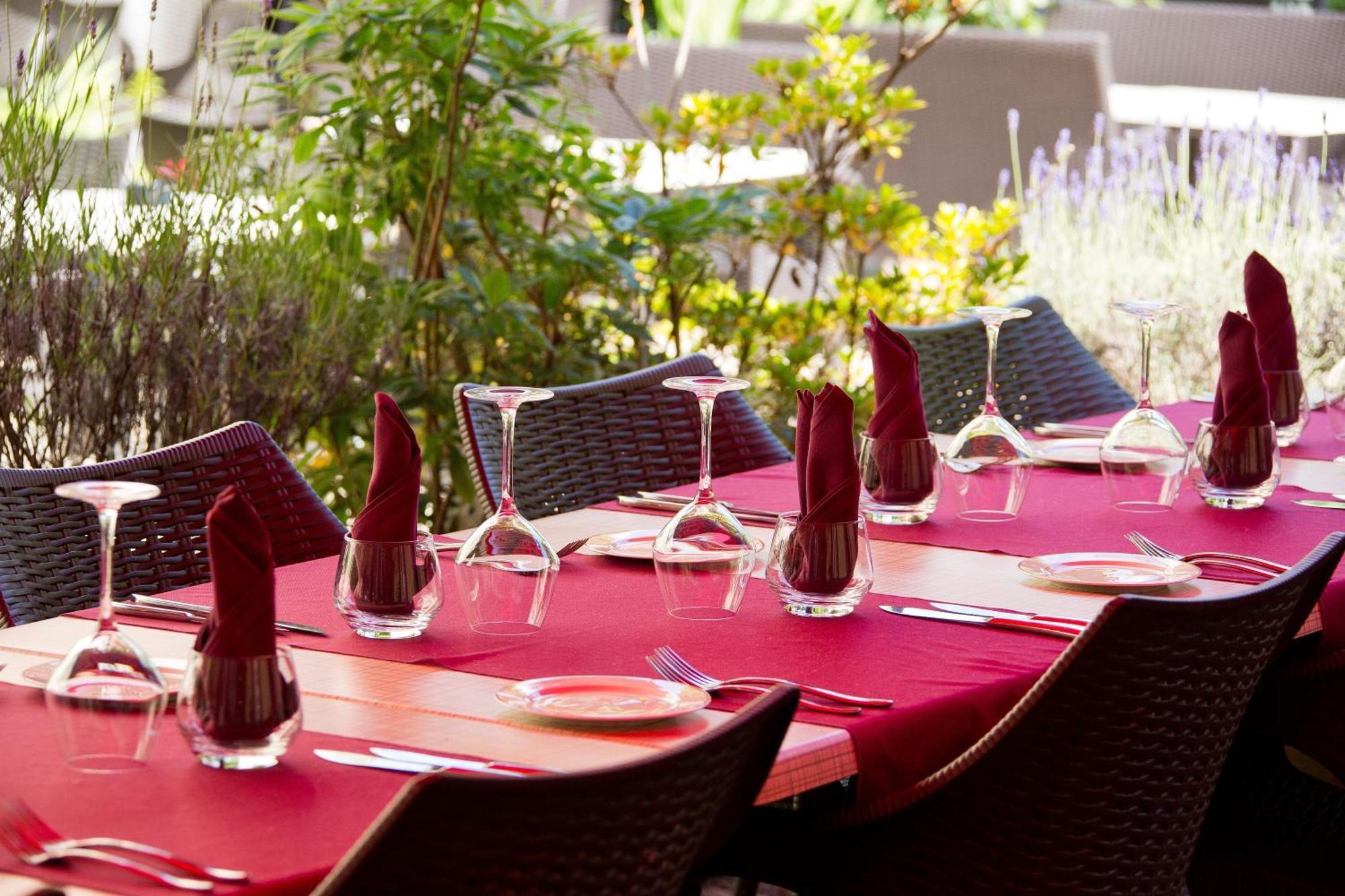 Logis Hotel-Restaurant Le Chene Vert Saint-Pourçain-sur-Sioule Esterno foto