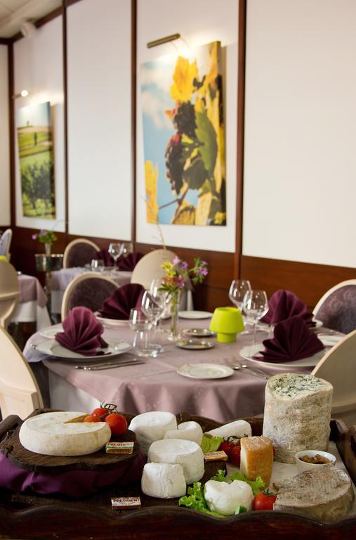 Logis Hotel-Restaurant Le Chene Vert Saint-Pourçain-sur-Sioule Esterno foto