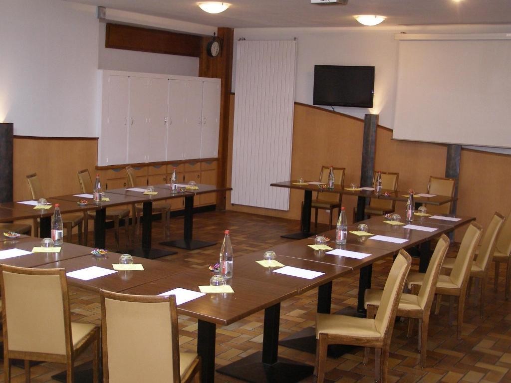 Logis Hotel-Restaurant Le Chene Vert Saint-Pourçain-sur-Sioule Esterno foto