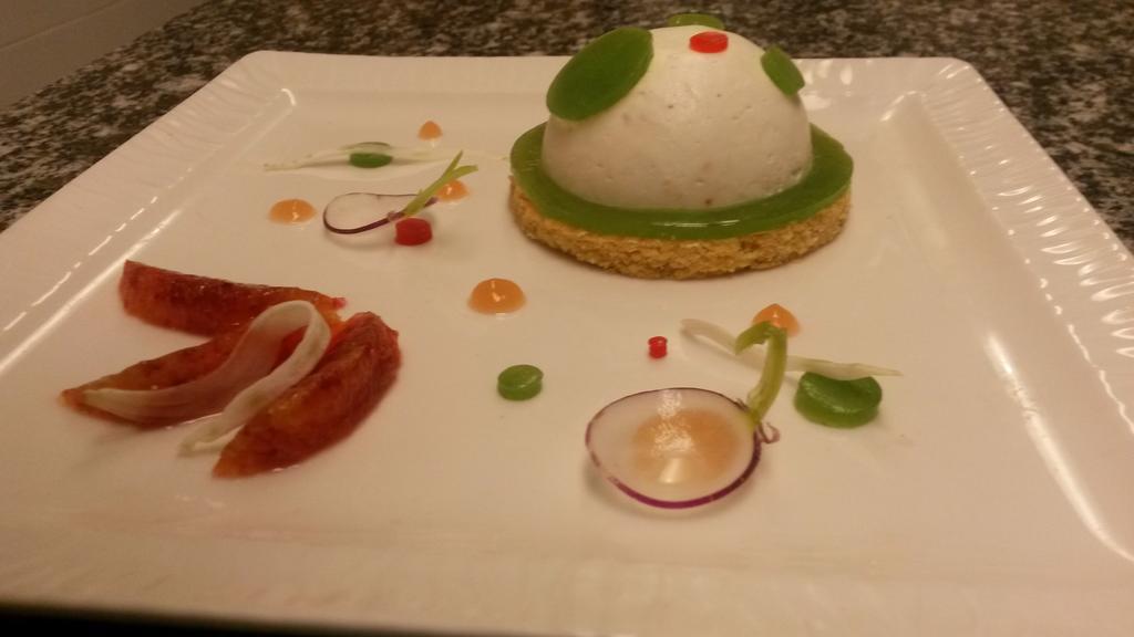 Logis Hotel-Restaurant Le Chene Vert Saint-Pourçain-sur-Sioule Esterno foto