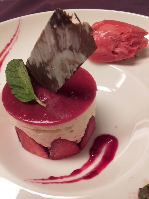 Logis Hotel-Restaurant Le Chene Vert Saint-Pourçain-sur-Sioule Esterno foto