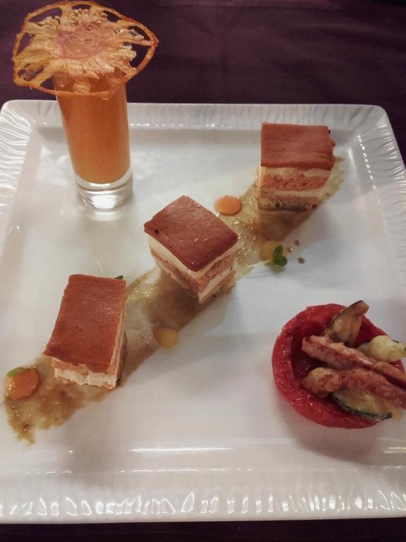 Logis Hotel-Restaurant Le Chene Vert Saint-Pourçain-sur-Sioule Esterno foto