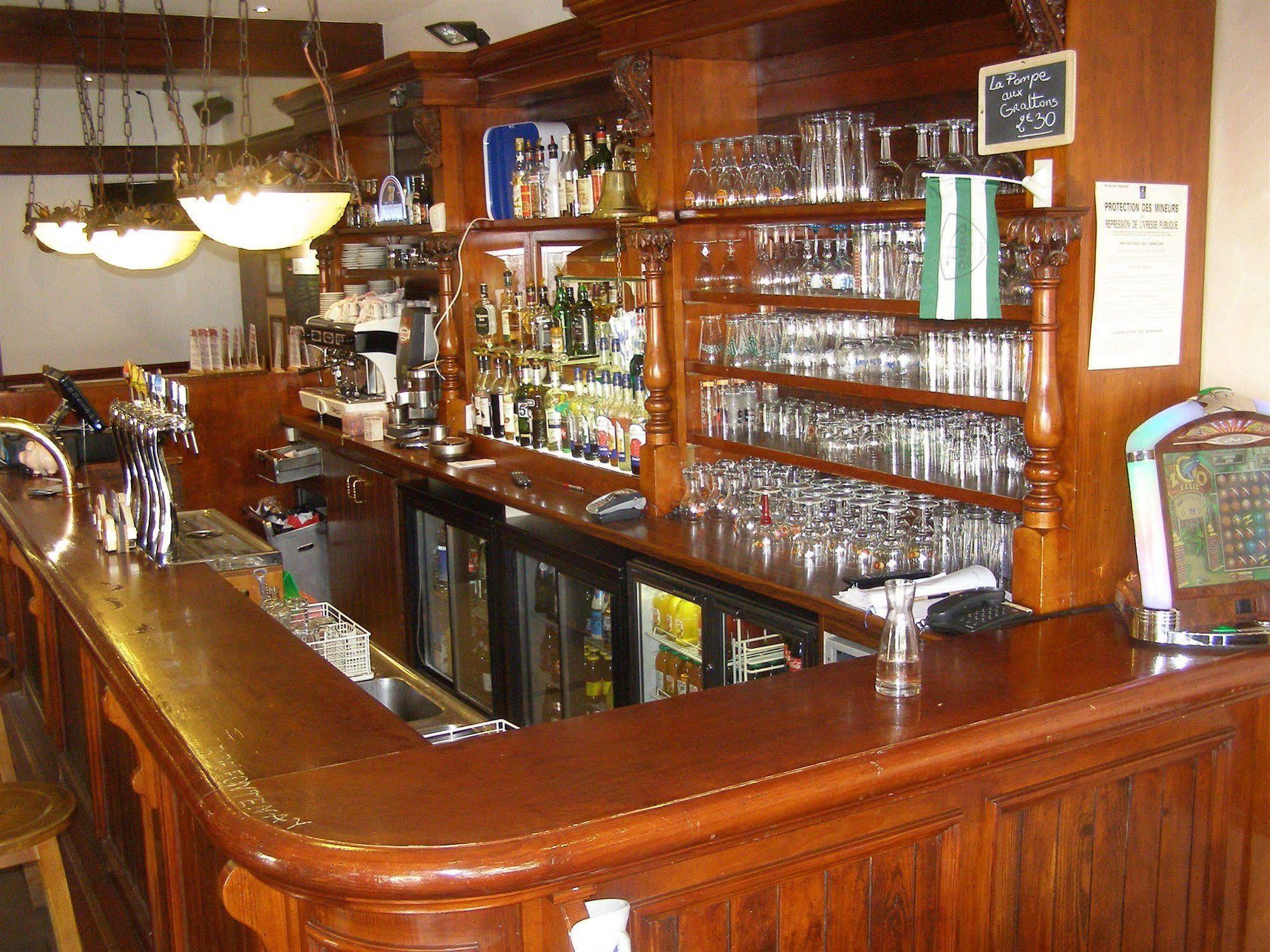 Logis Hotel-Restaurant Le Chene Vert Saint-Pourçain-sur-Sioule Esterno foto